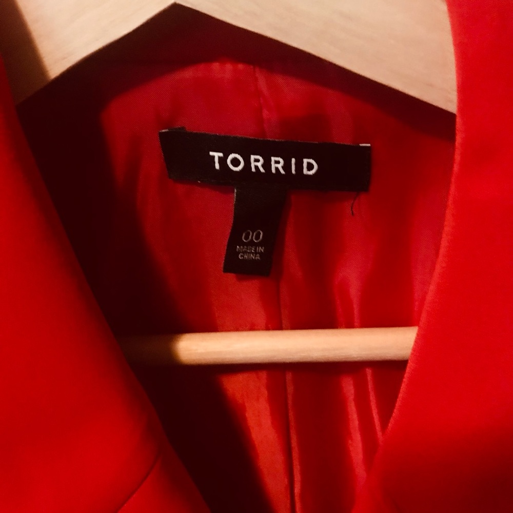 Torrid RED TWILL DOUBLE-BREASTED FIT & FLARE COAT 10/M/00 - Picture 2 of 3